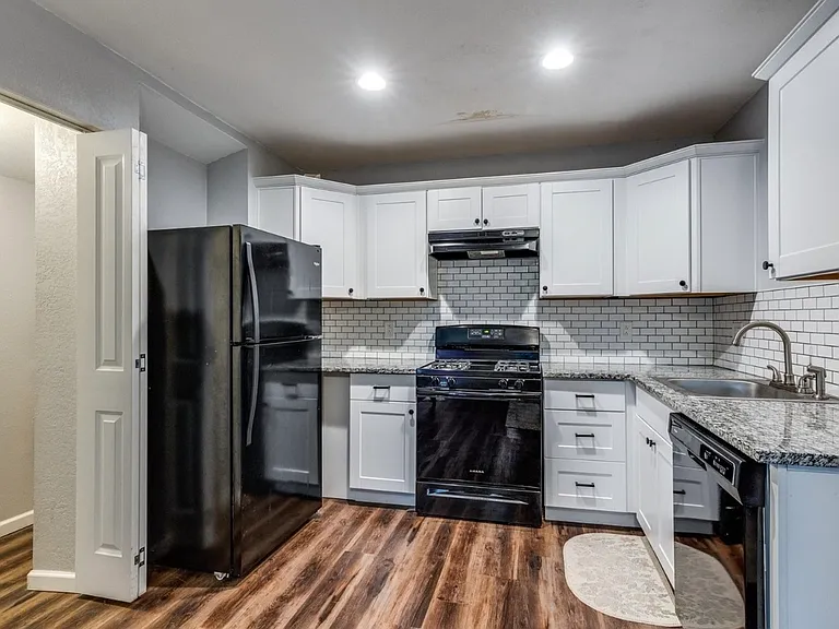 3105 Fairview St #B — Photo 6