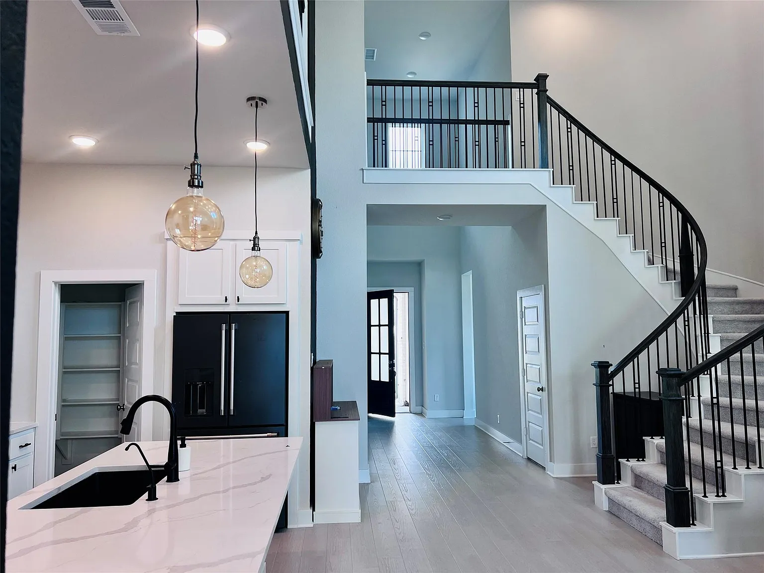 4 bed, 3.0 bath, 2688 sqft, $3,600 — Photo 2