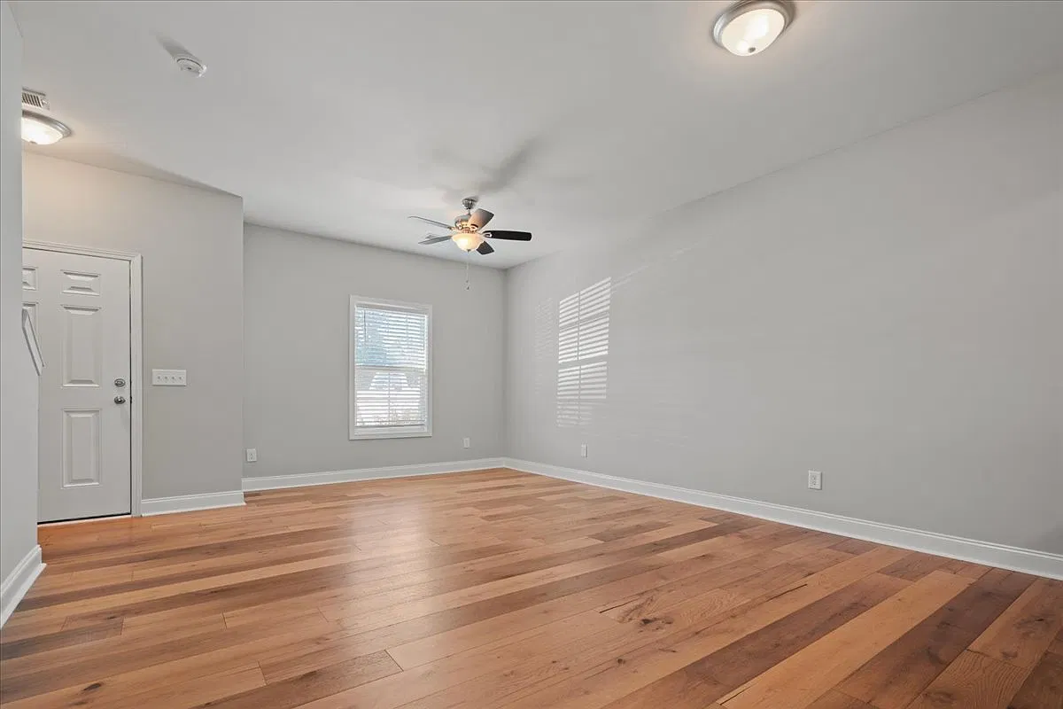 3552 Texas Rd — Photo 2