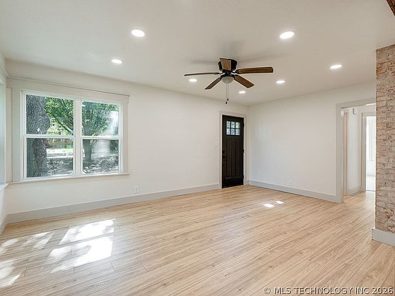 4th image of 531 N Crownpoint Dr