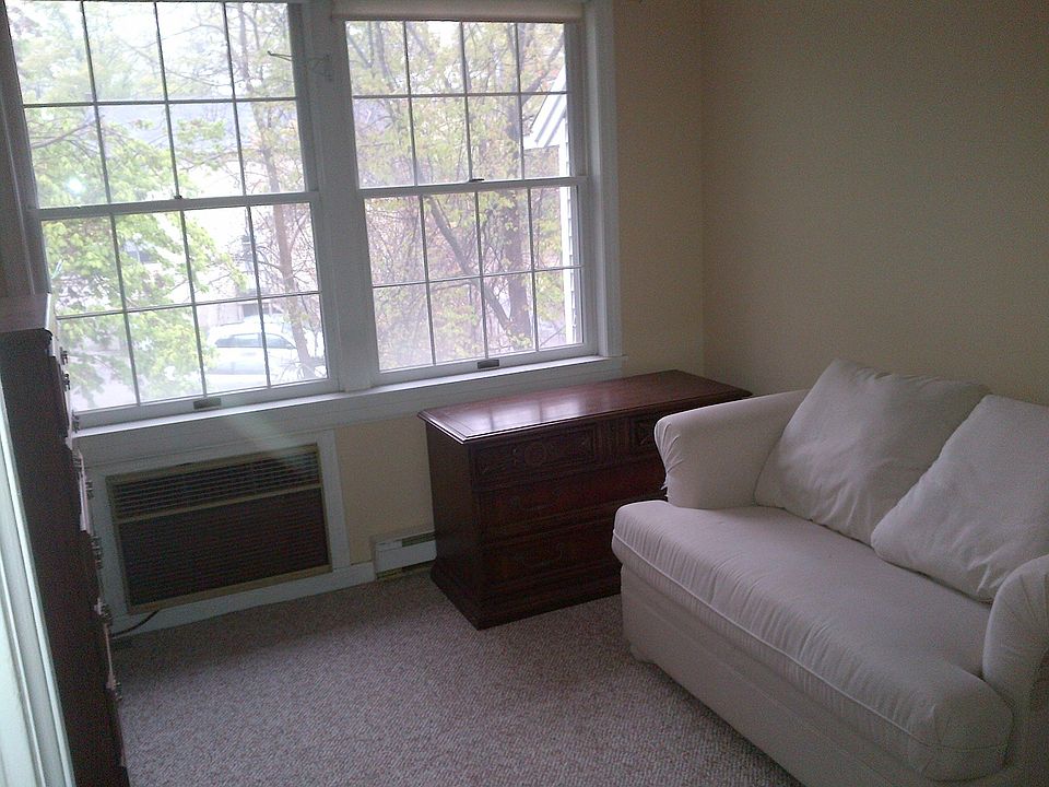 2nd image of 8 Fallon Ct