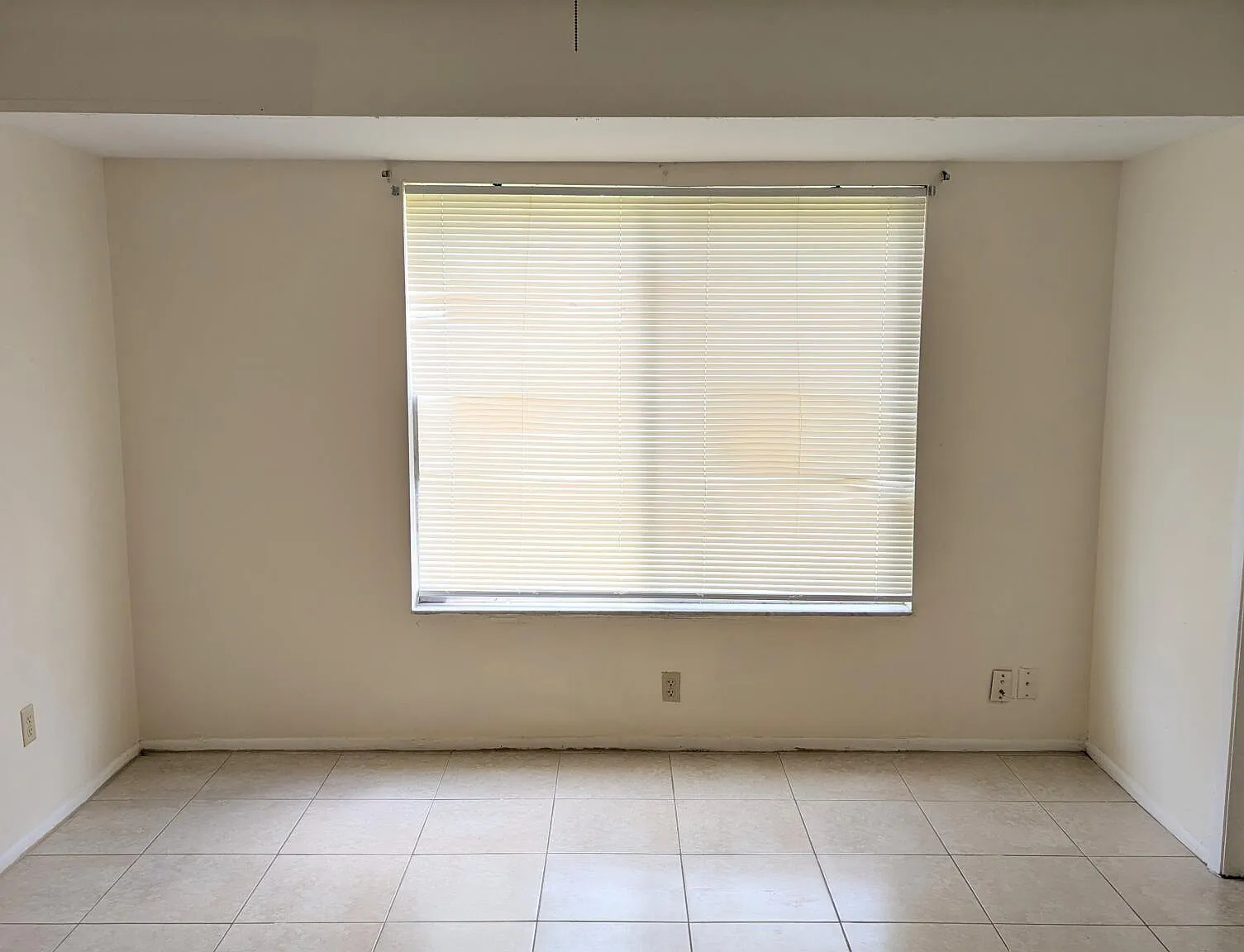 3 bed, 2.0 bath, 1395 sqft, $2,100 — Photo 3