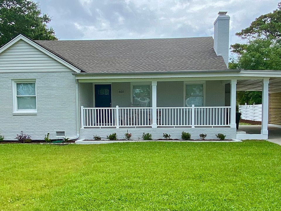 Beautifully landscaped charming Beach Bungalow