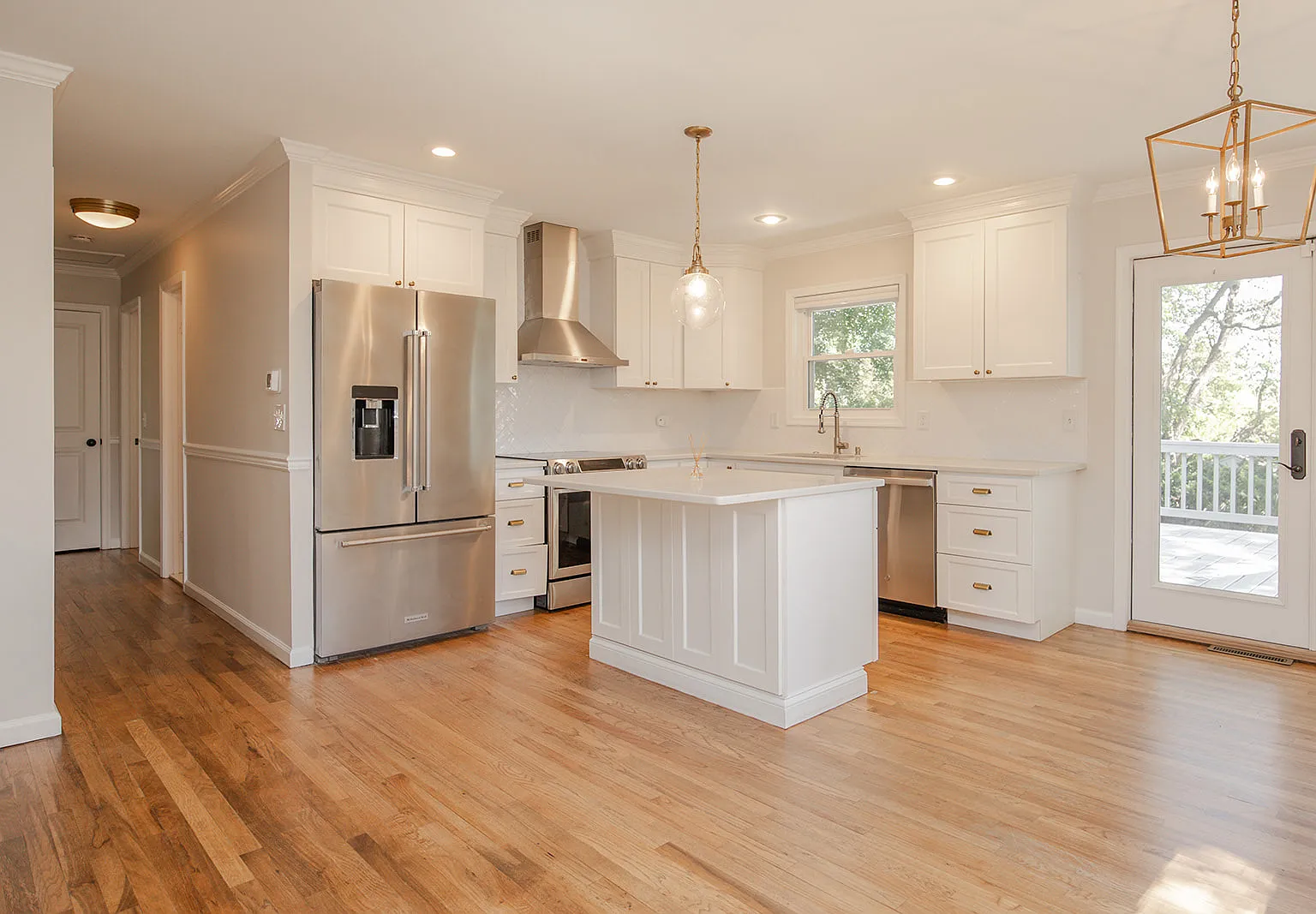 4 bed, 1976 sqft, $4,250 — Photo 2
