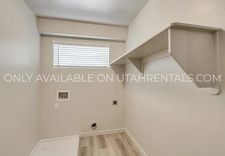 793 N 2560 E — Photo 17