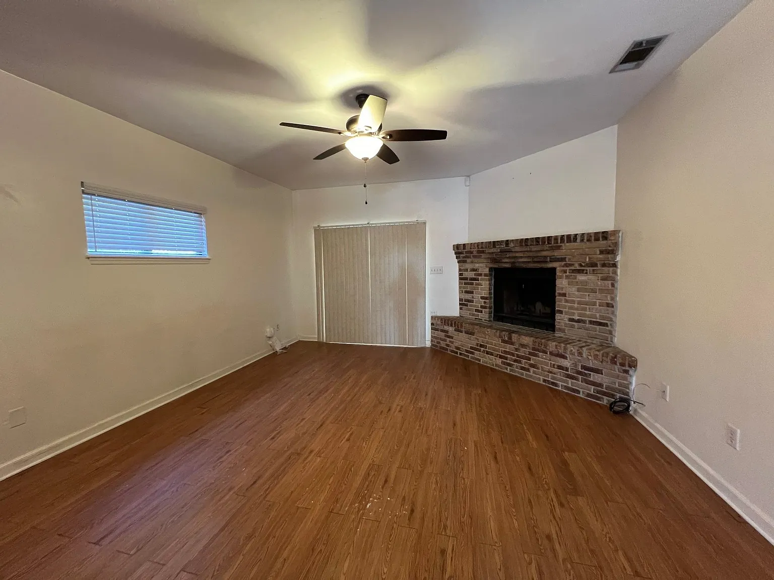 2 bed, 1.5 bath, 980 sqft, $1,550 — Photo 3