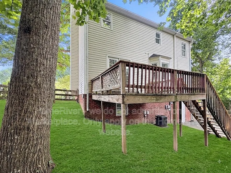 3 bed, 2.5 bath, 2852 sqft, $2,175 — Photo 2