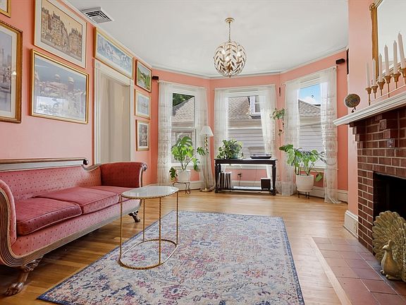 5th image of 32 Ocean St
