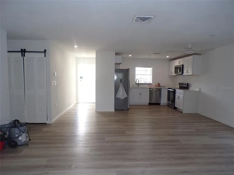 421 Orchid Dr — Photo 6
