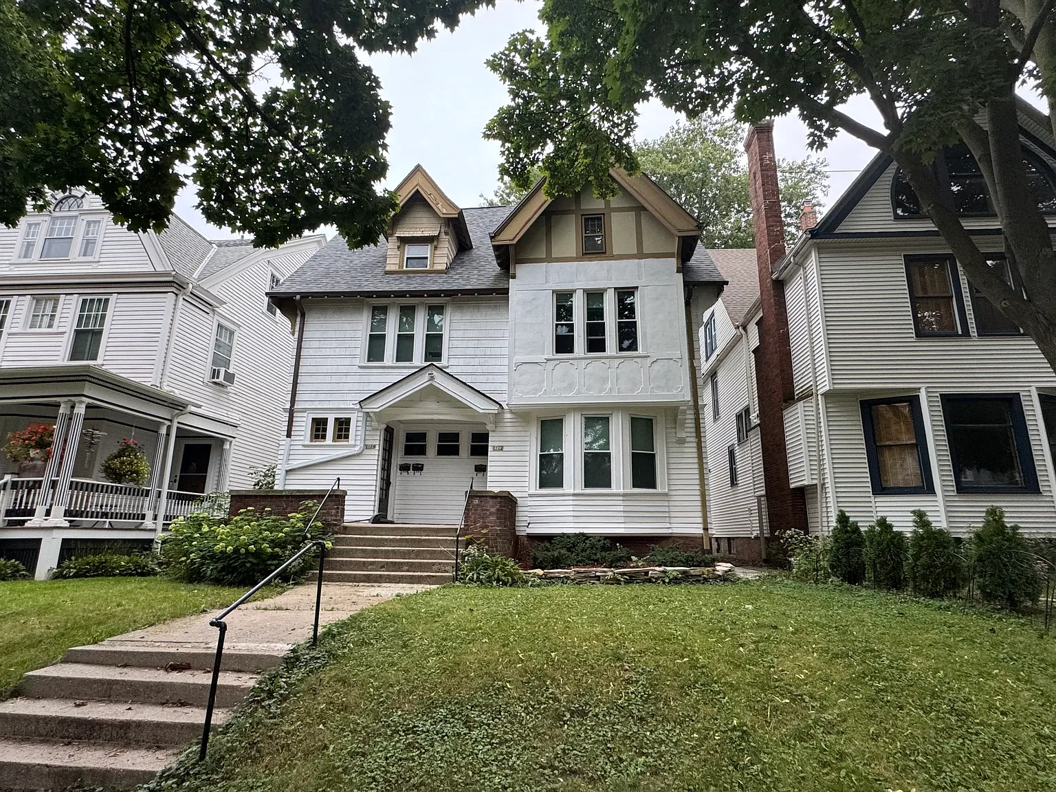 2 bed, 1395 sqft, $1,650 — Photo 2