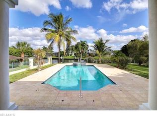 915 Altadena Dr, Fort Myers, FL 33919