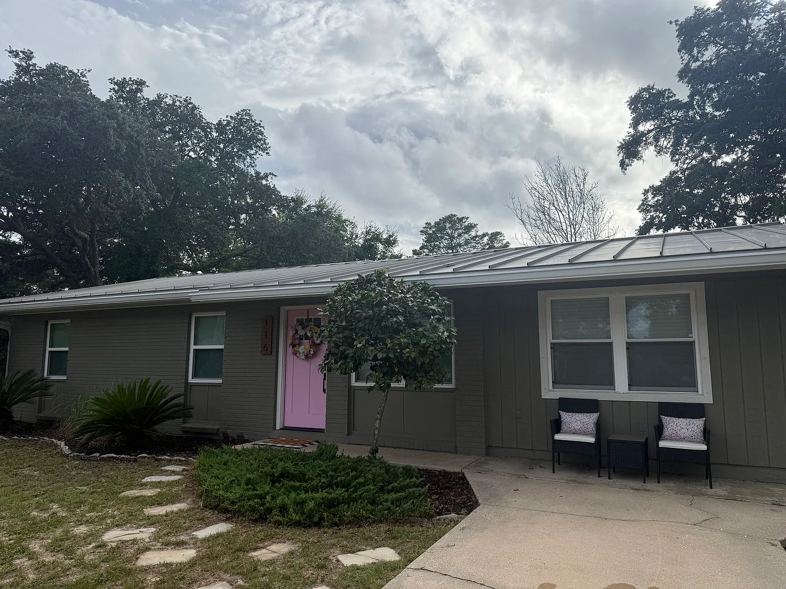 3 bed, 1360 sqft, $3,200 — Photo 2