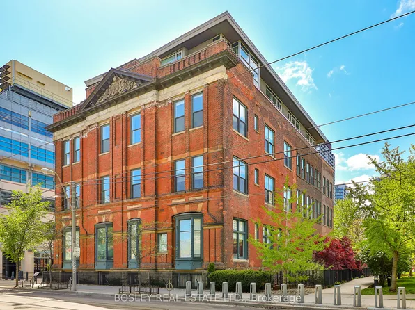 915 King St W Unit 405, Toronto, ON M6K 3M2