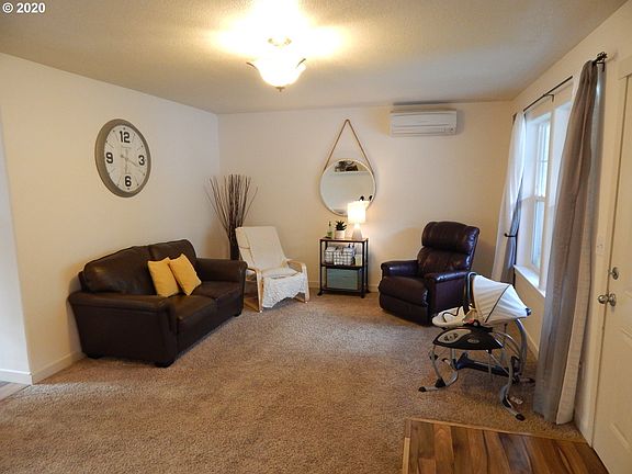 4th image of 611 Joann Dr NE