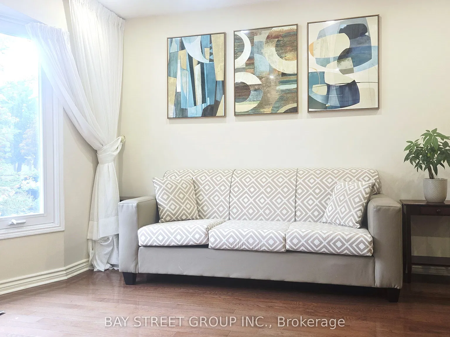 4 bed, $4,800 — Photo 2