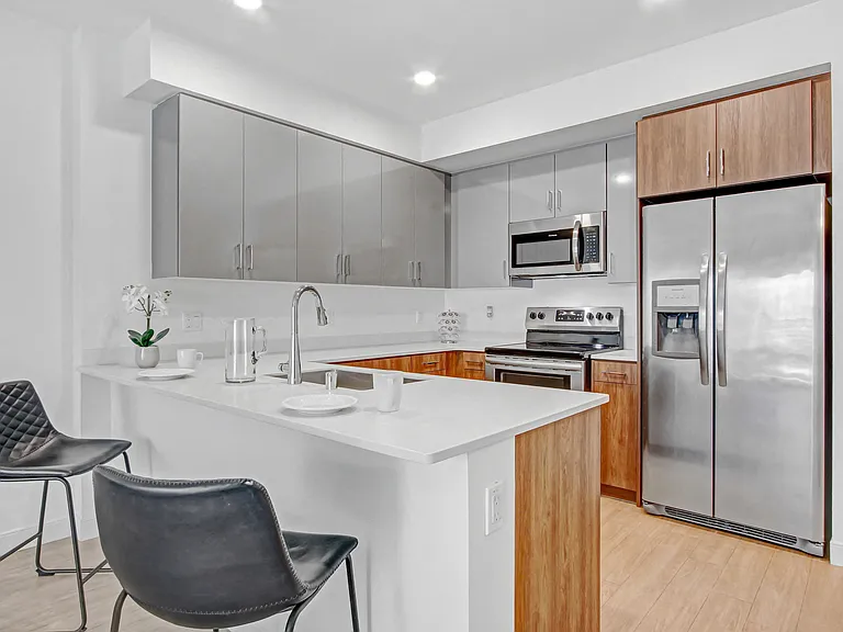 Watermark Apartments — Photo 31
