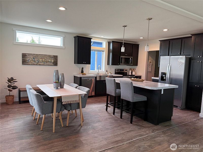 5th image of 861 N Iris Avenue