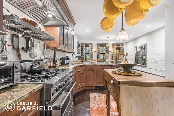 Rented by Leslie J. Garfield | media 20