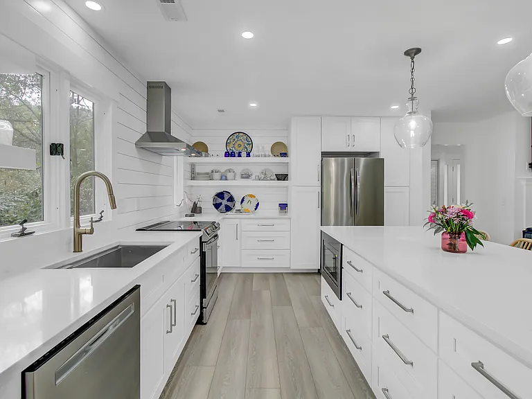 9 Edgewater Aly — Photo 6