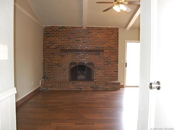 2nd image of 516 W Twin Oaks St