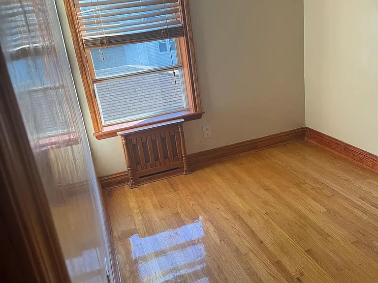 138-54 Hoover Ave #3R — Photo 9