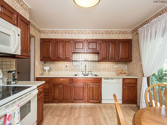 2nd image of 8805 Oakwood Dr