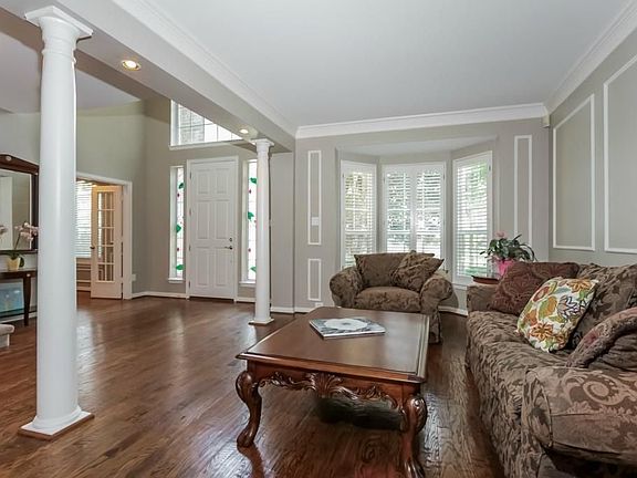 4th image of 2812 Lake Flower Dr