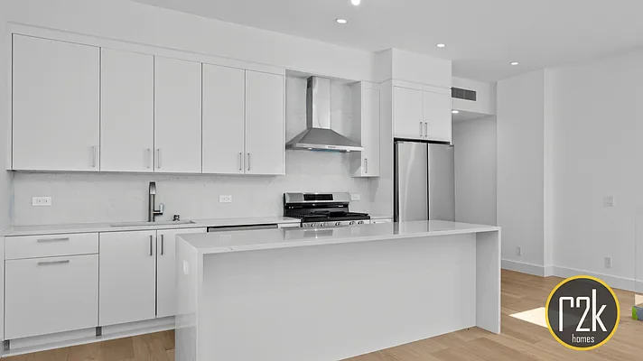 Rented by Realty 2000 Corp | media 10