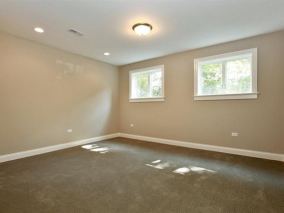 4th image of 4046 N Kenmore Ave #1