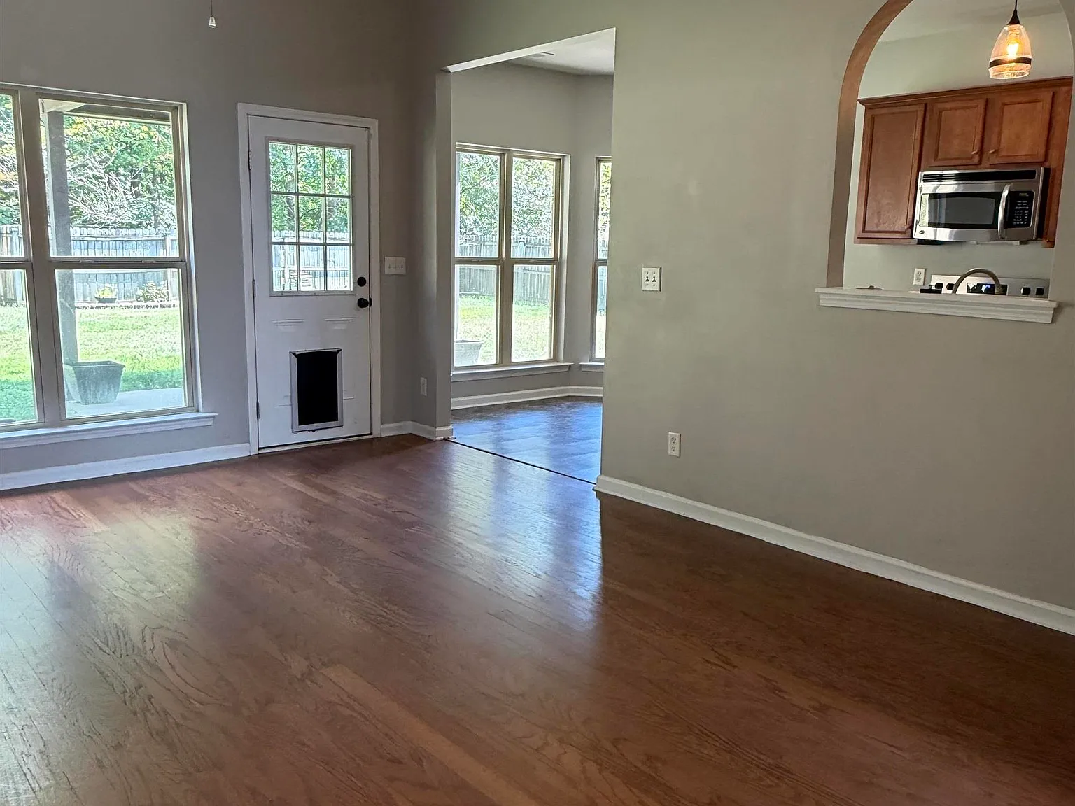 3 bed, 2.0 bath, 1371 sqft, $2,250 — Photo 3