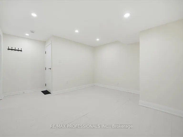 9611 Keele St #C — Photo 5
