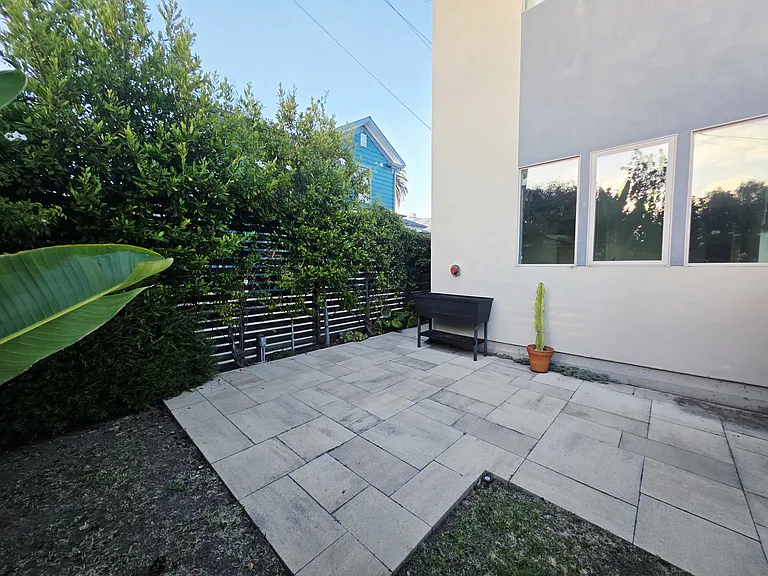 2830 Myrtle St — Photo 3