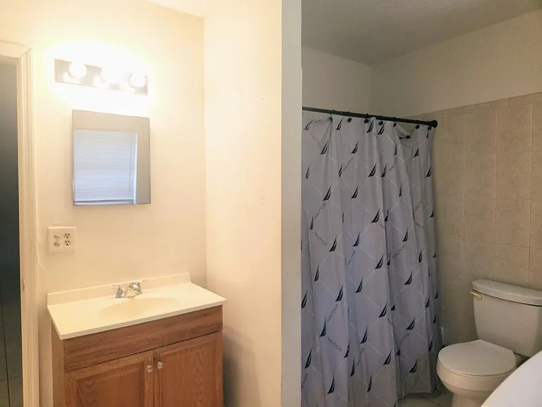 2940 NE 19th Ter S #SOUTH SIDE — Photo 7