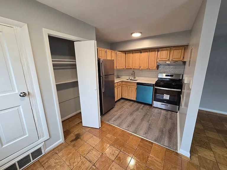 5024 Fort Totten Dr NE — Photo 6