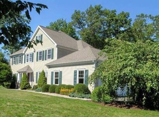 2 Pinnacle Dr, Newtown, CT 06470
