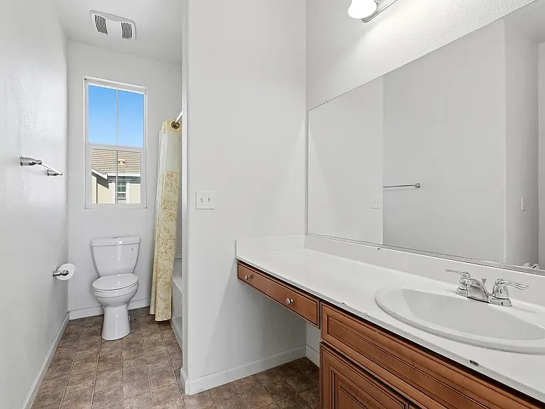2260 Gallery Dr — Photo 10