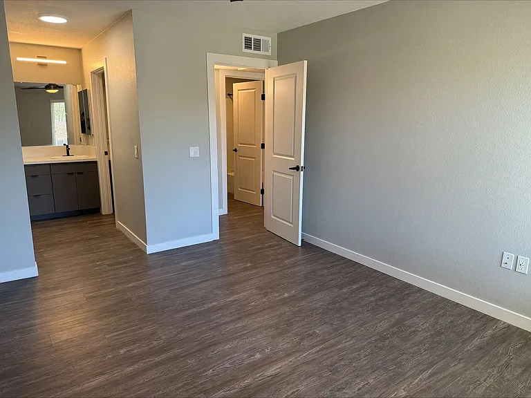 The 3900 Apartments — Photo 50