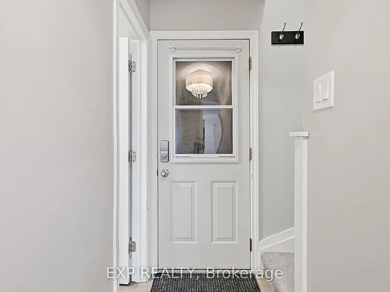70 Whyte Ave N — Photo 6