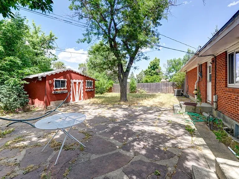 3895 Elmhurst Pl — Photo 2