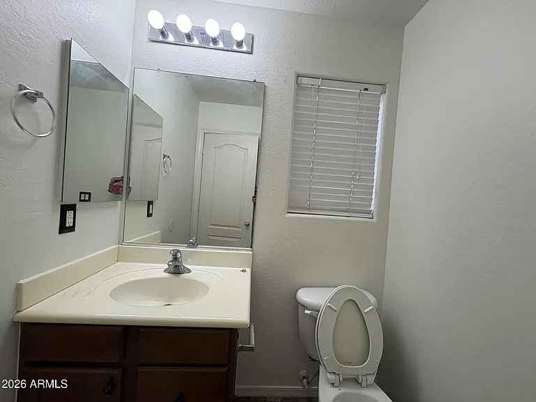 1381 E Laurel Pl — Photo 7