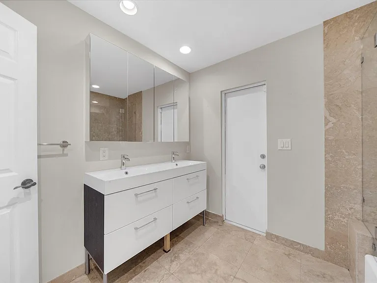 4021 Bayview Dr — Photo 28