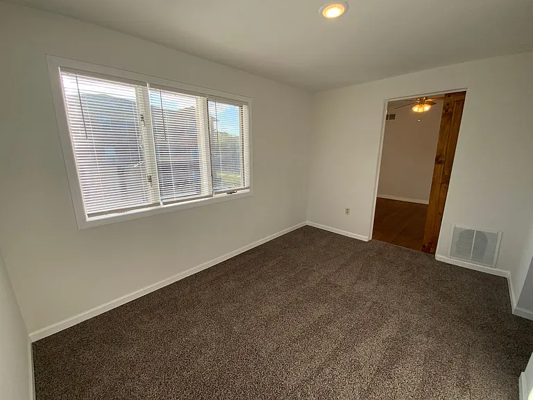 1400 Bass Ave — Photo 6