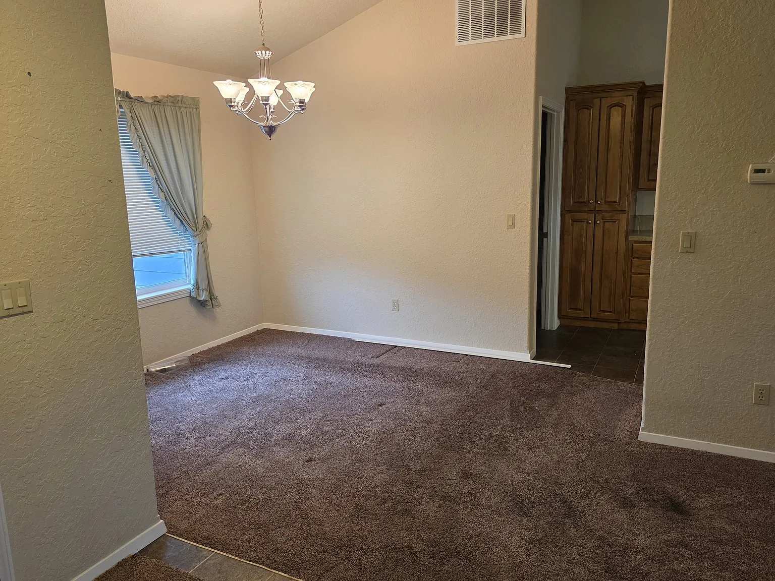 3 Bed 2 Bath house with 3 Car Garage — Photo 4