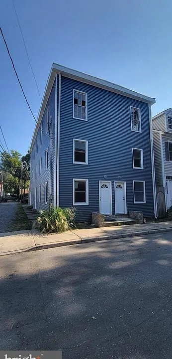 7 W Church St
