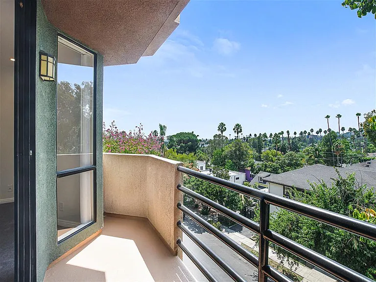 Hollywood Vista — Photo 6