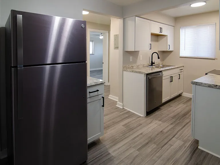 Newly Upgraded Apartments -The Courtyard at Park Hills, Minutes from Downtown — Photo 5