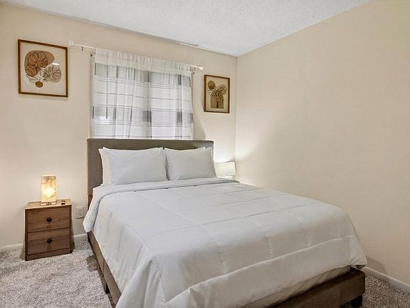 3rd image of 2429 W Lawrence Ave