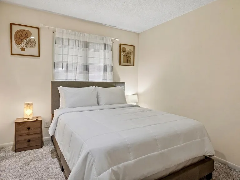 2429 Lawrence Ave — Photo 3