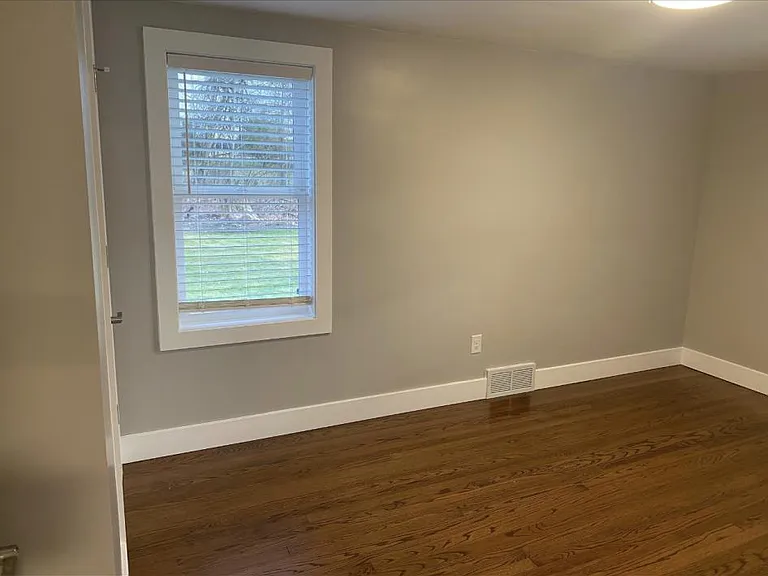 1570 Baker Rd — Photo 16