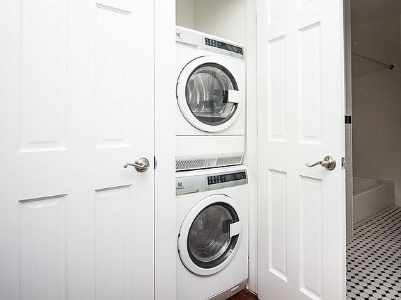 4th image of 216 Macon St APT 3